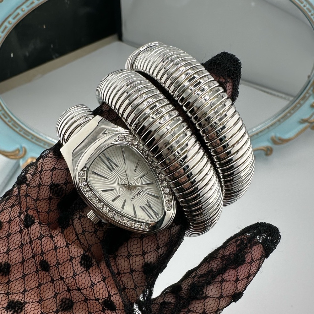 Luxury Serpenti Elegant Silver Wrap Women's Watch - Picture 3 of 11